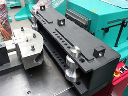 Bending round or square pipes / pipe machining